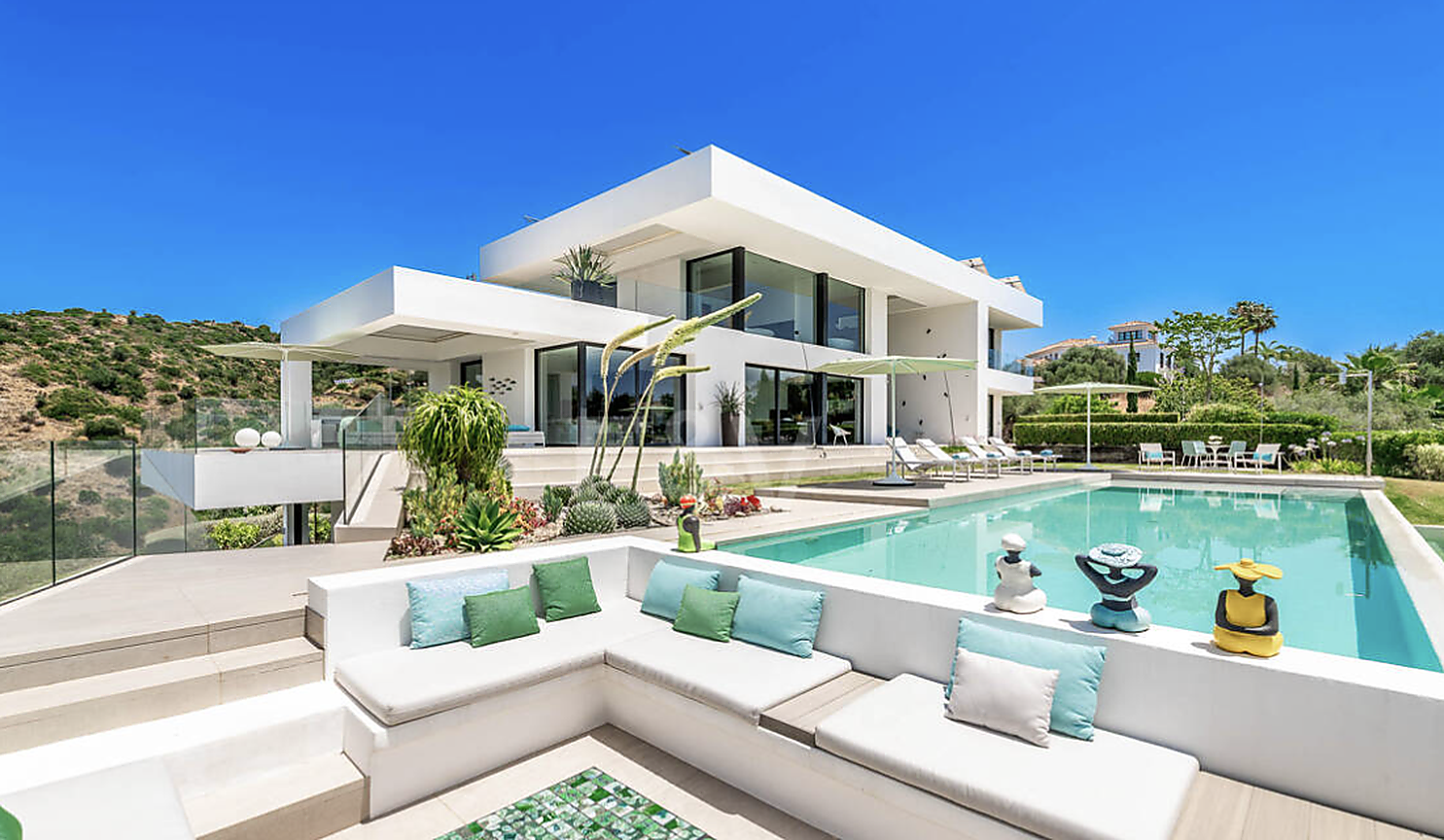 The Coveee private villa and pool in Grace Bay